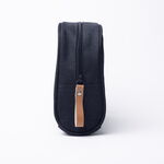 Dunkelblaue GRAHAM HILL Kosmetiktasche aus Canvas mit weißem Logo, Reißverschluss und brauner Handschlaufe