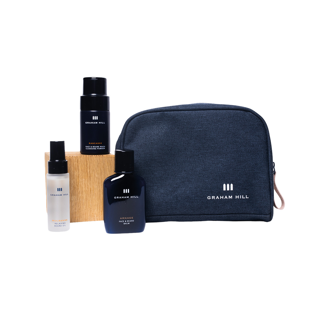 GRAHAM HILL Beard Care Set mit RASCASSE Bartreinigungspulver, ARNAGE Bartbalsam, MULSANNE Bartöl und dunkelblauer Kosmetiktasche