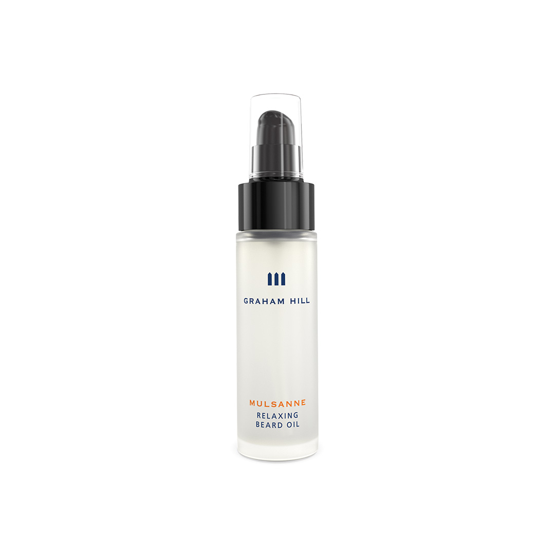GRAHAM HILL MULSANNE Relaxing Beard Oil in einer transparenten 30-ml-Pumpflasche mit schwarzem Spender und Schutzkappe.